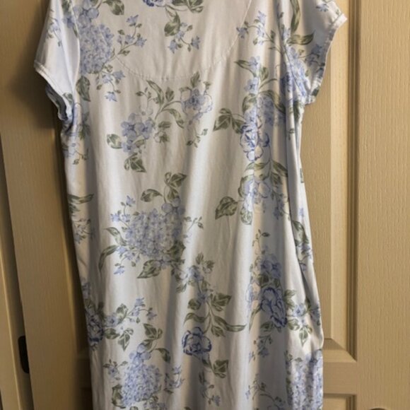 Laura Ashley M Sleep or Loungewear Floral Brushed Poly Button Short Sleeve 36" - Picture 5 of 6